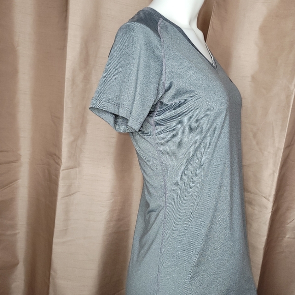 Nike Women's Workout Fitted T-Shirt - Size: Medium- Gray / Black - Picture 7 of 10
